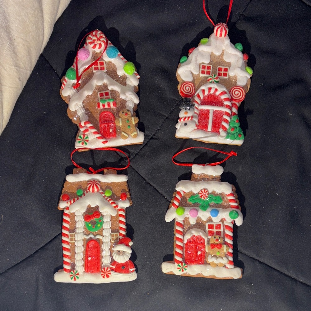 Holiday Gingerbread House Ornament Set